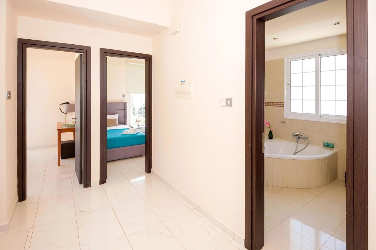 Villa Oceania - Beachfront Paralimni Exterior photo