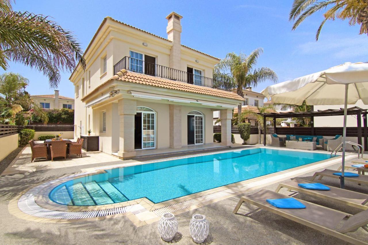 Villa Oceania - Beachfront Paralimni Exterior photo