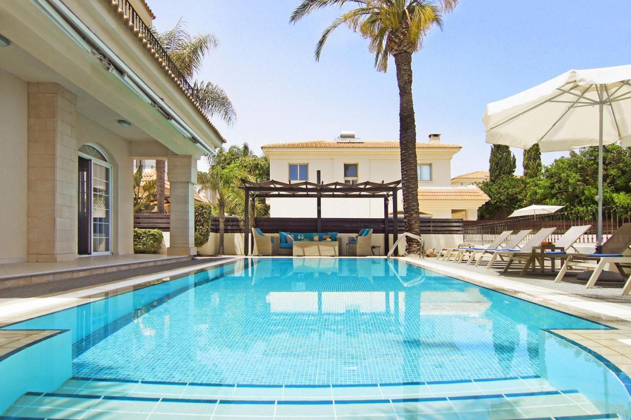 Villa Oceania - Beachfront Paralimni Exterior photo