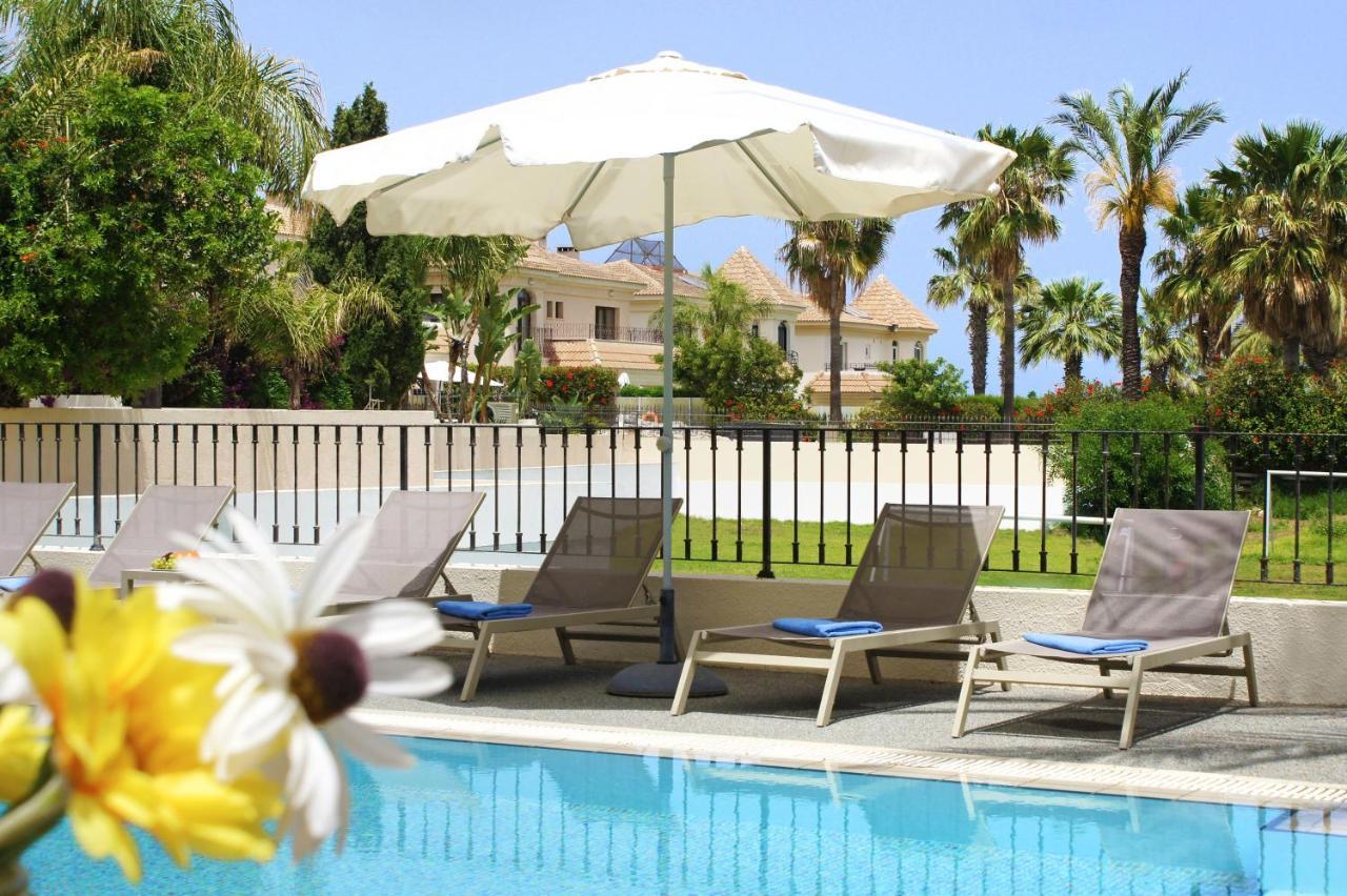 Villa Oceania - Beachfront Paralimni Exterior photo