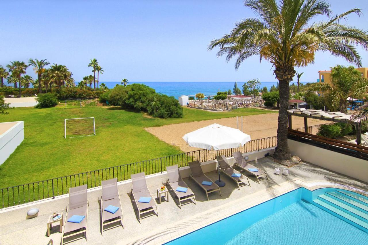 Villa Oceania - Beachfront Paralimni Exterior photo