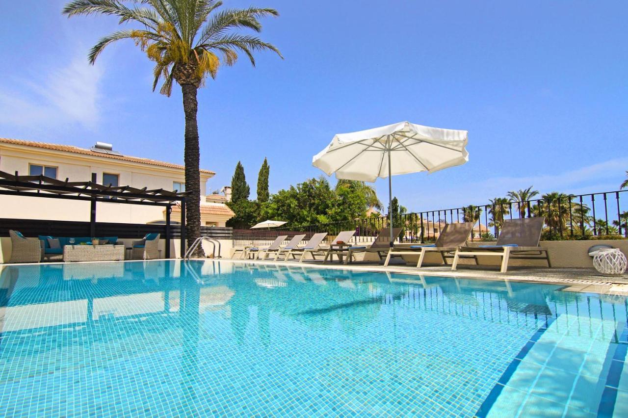 Villa Oceania - Beachfront Paralimni Exterior photo