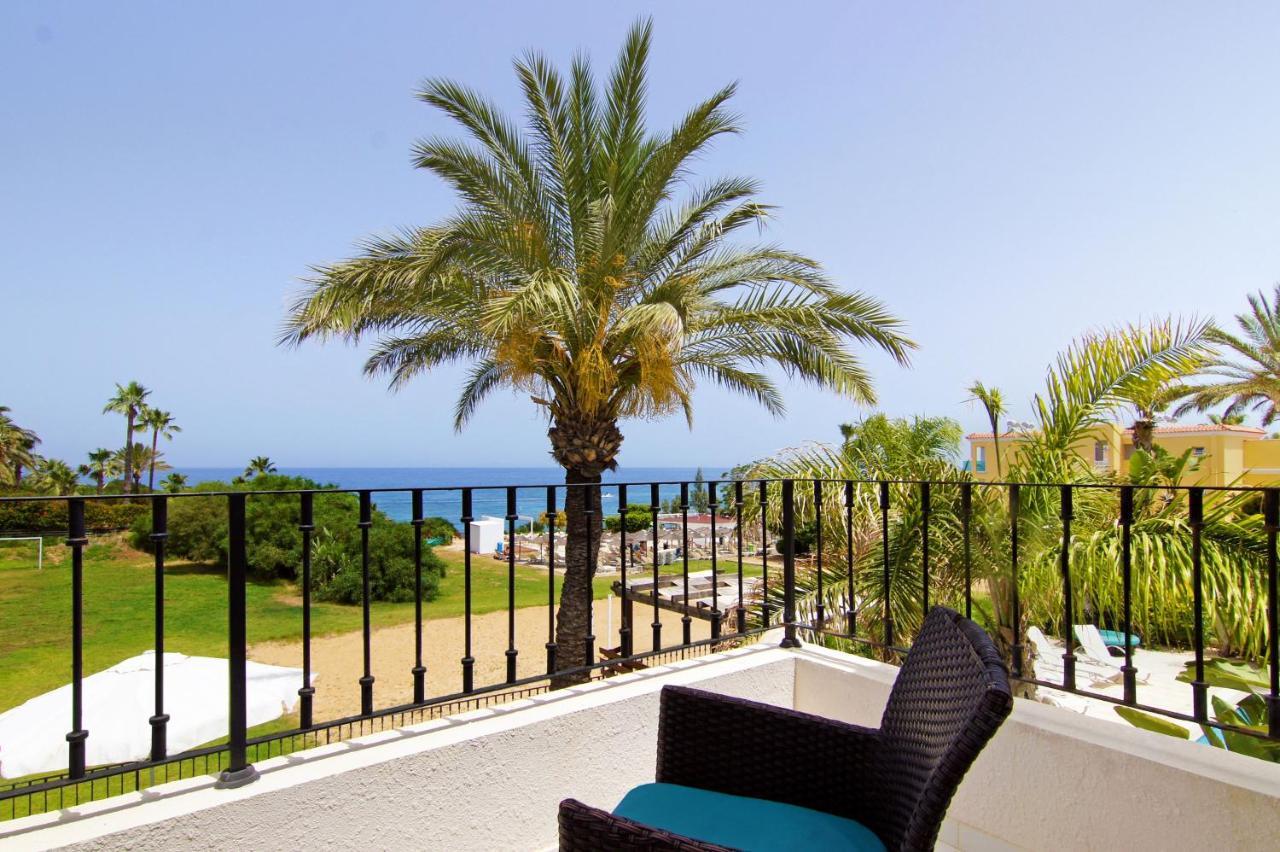 Villa Oceania - Beachfront Paralimni Exterior photo