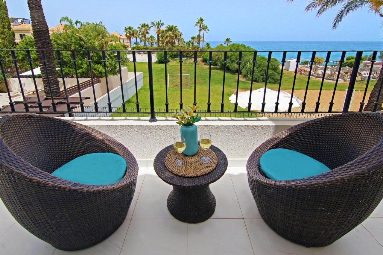 Villa Oceania - Beachfront Paralimni Exterior photo