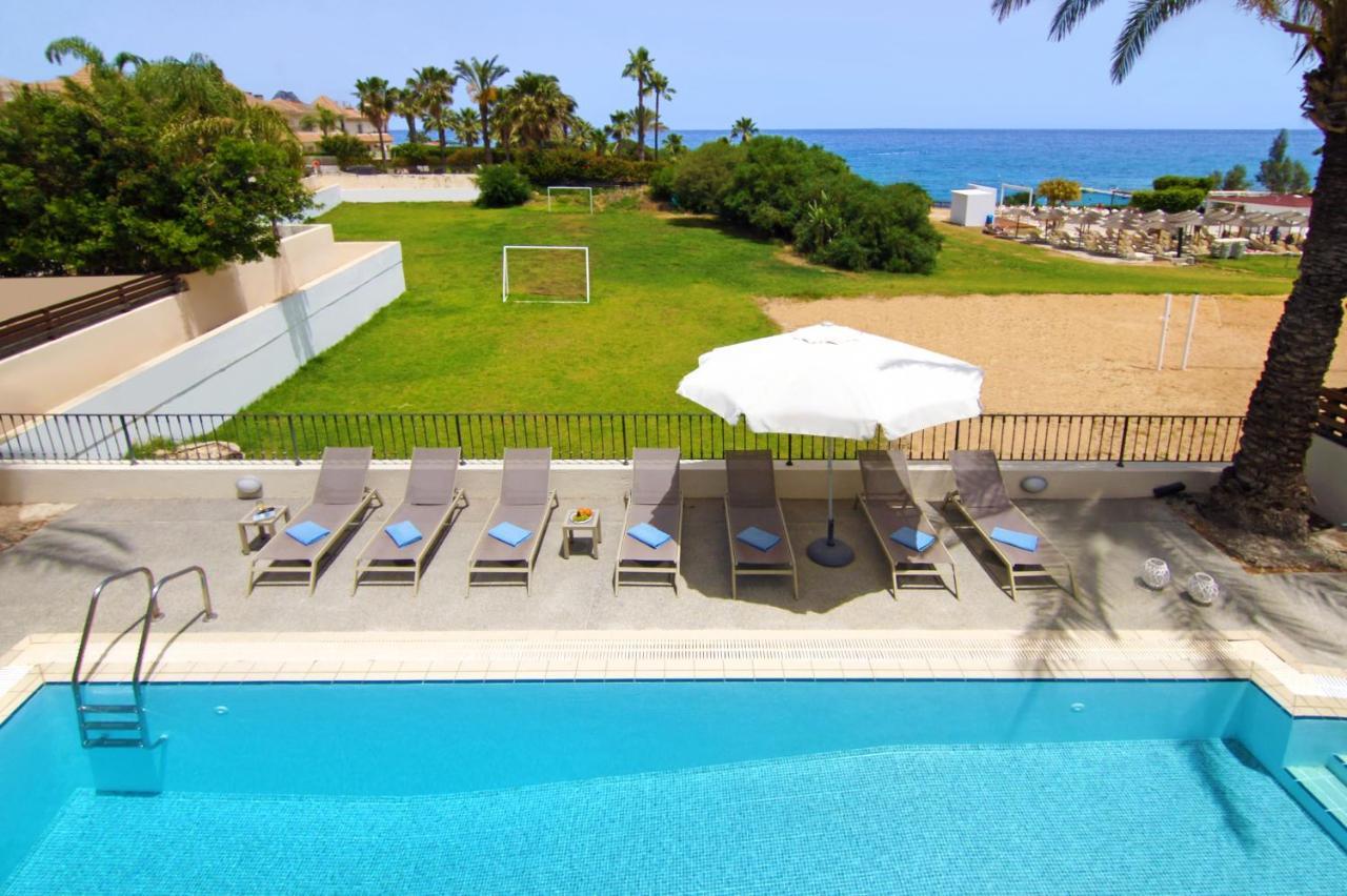 Villa Oceania - Beachfront Paralimni Exterior photo