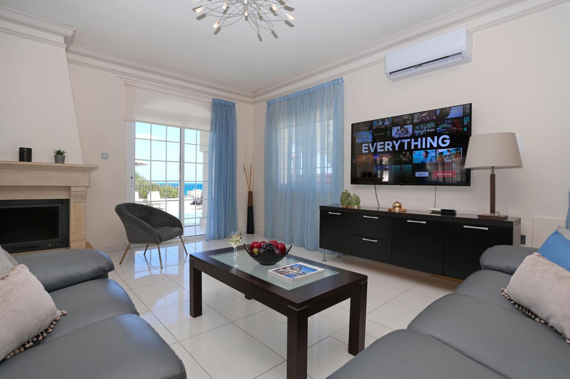 Villa Oceania - Beachfront Paralimni Exterior photo